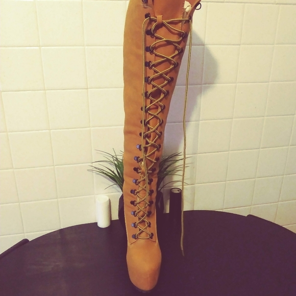 Boots - Picture 4 of 4